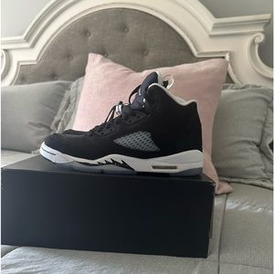 Youth size 6.5 Jordan retro 5